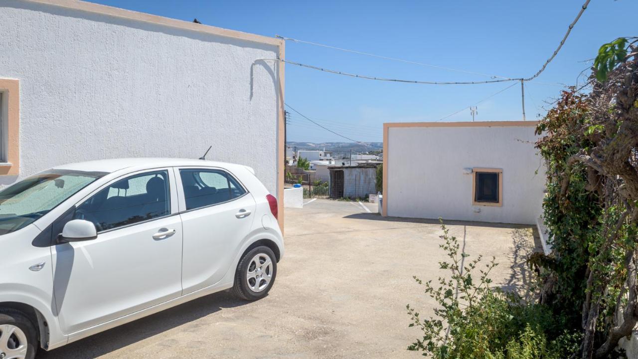 Limestone In Milos Triovasalos Exterior photo